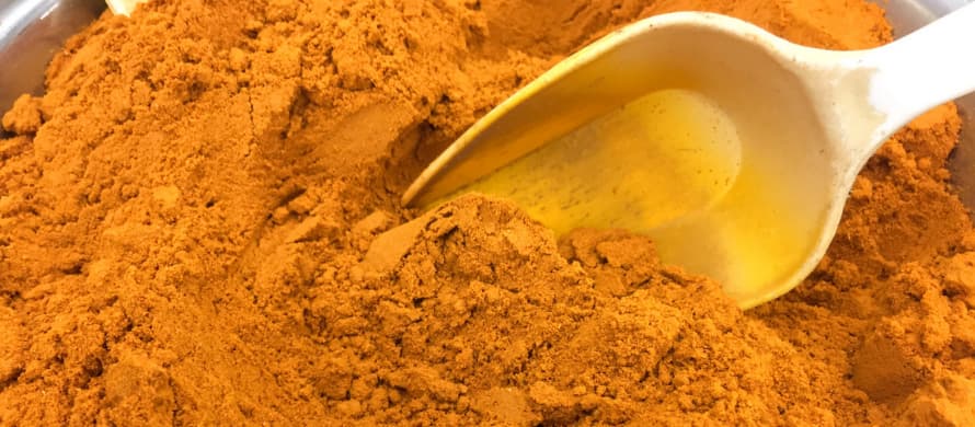 ادویه کاری چیست؟ ترکیبات و طرز تهیه پودر کاری، خواص، طبع، مزه و موارد استفاده